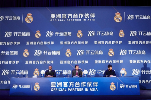 真男人👏太阳报:斯特林夺刀与蒙面窃贼对峙,保护家人不受伤害 真男人👏太阳报:斯特林夺刀与蒙面窃贼对峙,保护家人不受伤害